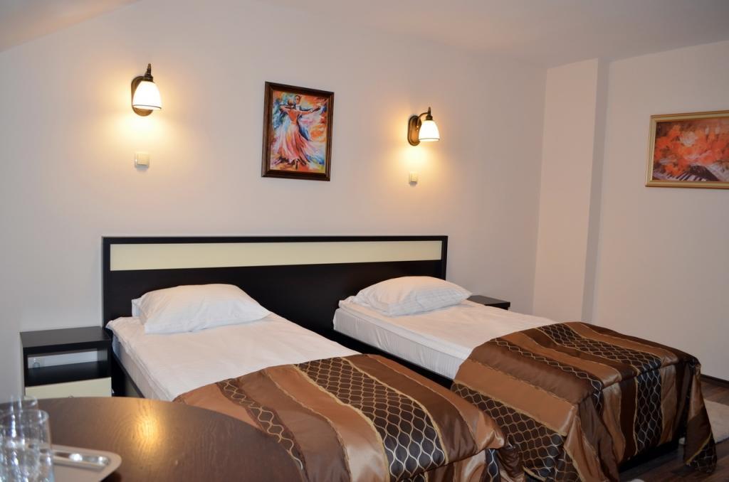 Hotel Vila Gardenia Oradea Exterior foto